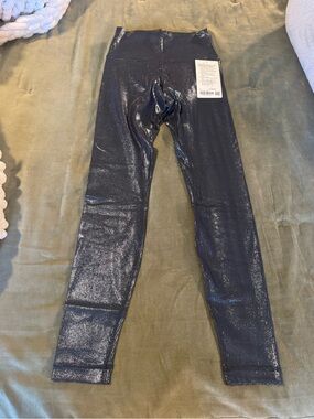 AUTHENTIC lululemon ribbed leggings.Brand new.With tags. Black shine.Size 4 28”